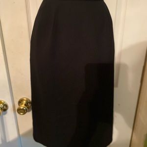 Beautiful pencil skirt with pockets